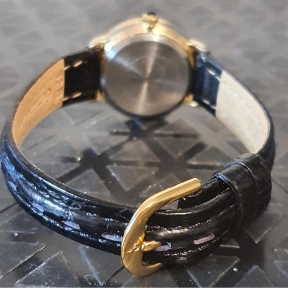 🦋10/$20🦋 Goldtone/Black Diamond Leather Women's Watch - Picture 3 of 4